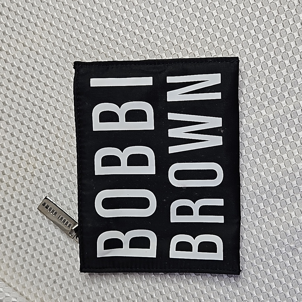 BOBBI BROWN SMALL MAKE-UP CASE IN BLACK